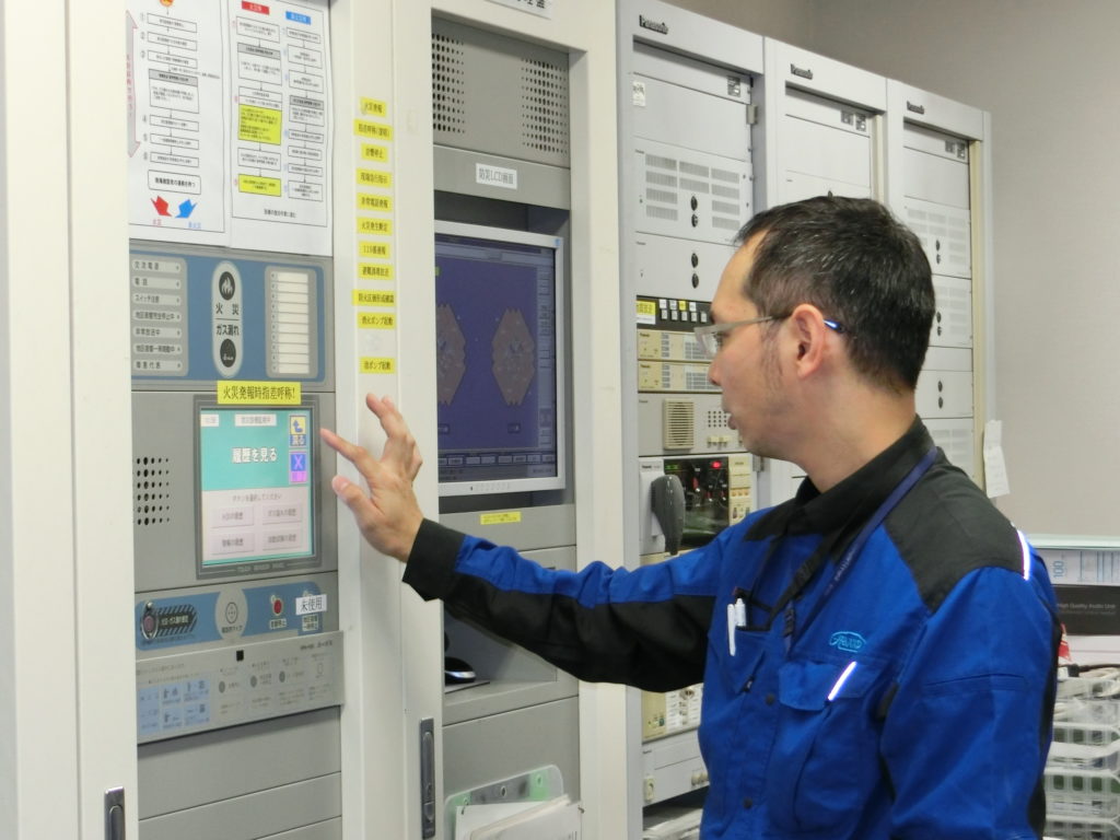 ベイコート中央監視室2021 (冨永)