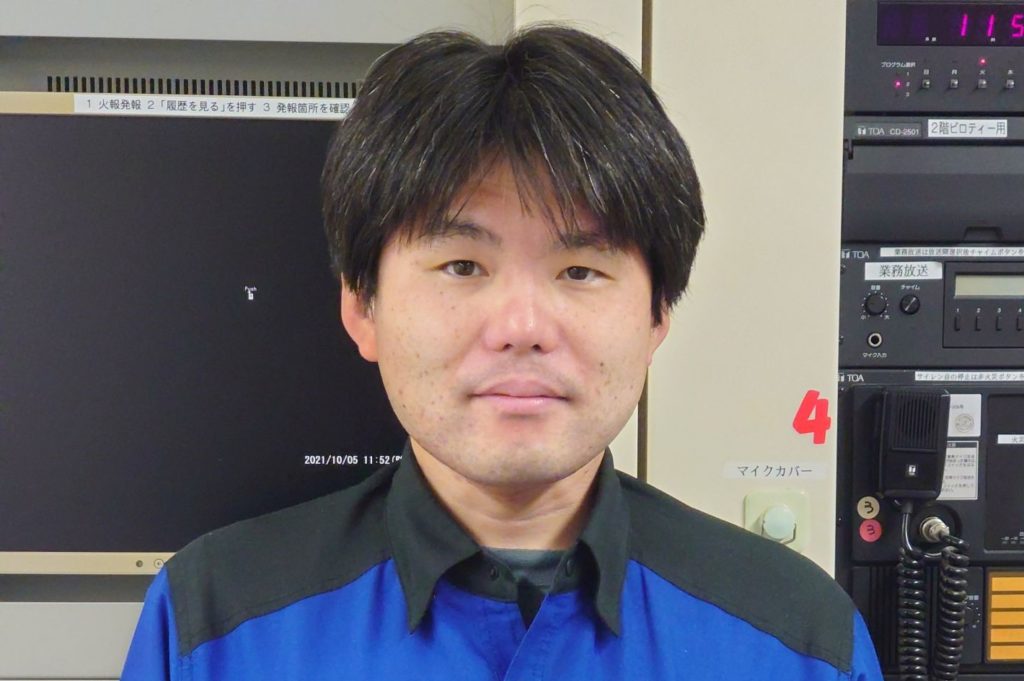 顔写真　山川所長